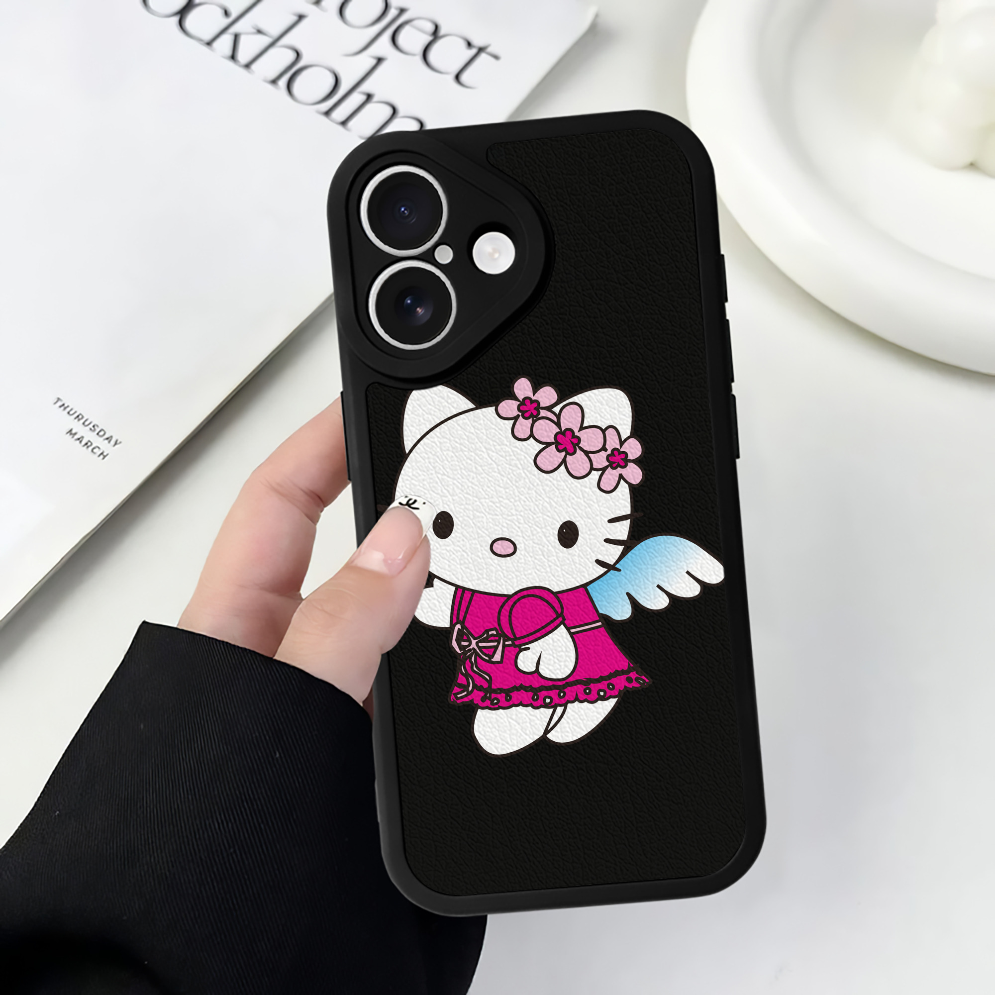 （画像用） Hello Kitty ハローキティ 【iPhone 16シリーズ対応】シリコンスマホケース（レザー調） 材質：シリコン